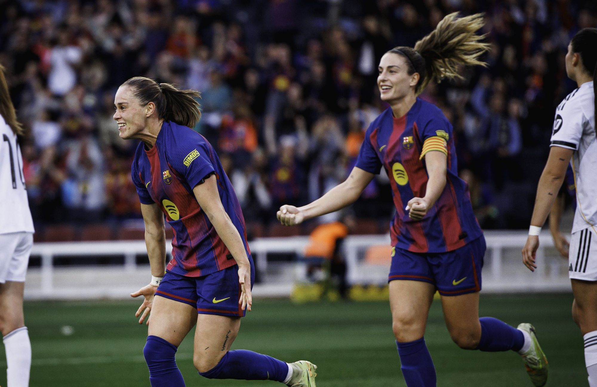 巴萨女足4-0轻取皇马女足，帕乔尔双响，邦马蒂后备队员建功