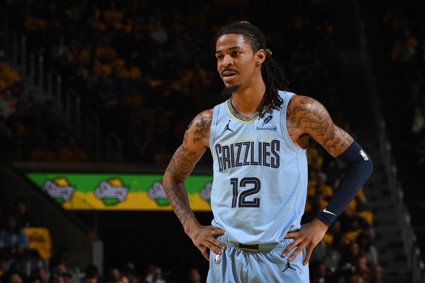 美记：森林狼正在密切关注莫兰特的动向